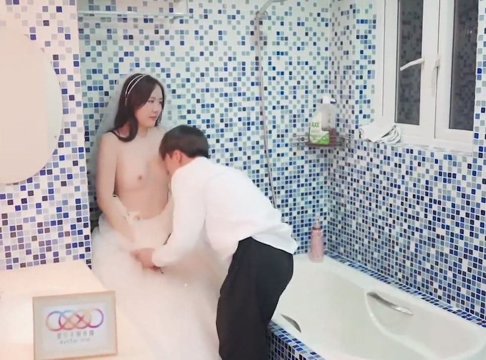 Phụ rể chịch cô dâu trong nhà tắm sau lễ cưới